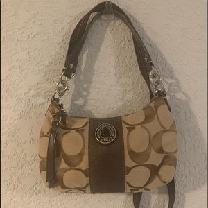 😊Coach shoulder and top handle bag color brown and tan With signature logo